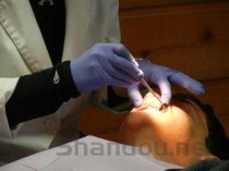氧化锌软膏正确涂抹方法，宝宝屁股红擦氧化锌还是屁屁乐